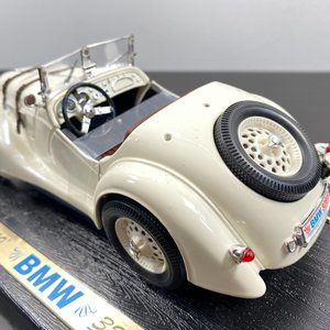 Road Legends BMW 328 de 1940 à l'échelle 1:18 - France